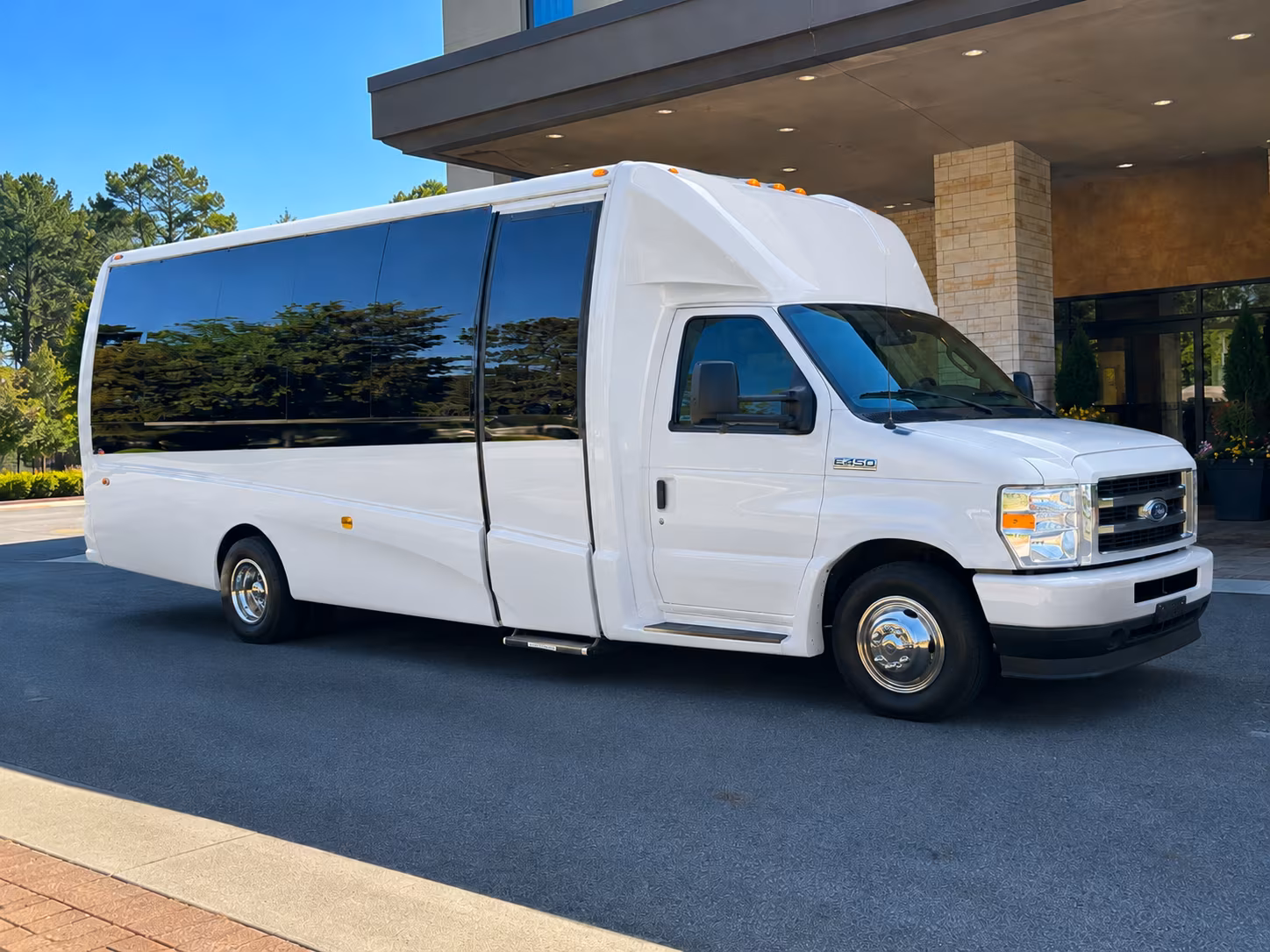 corporate airport transfer buses between mansfield and dallas love field