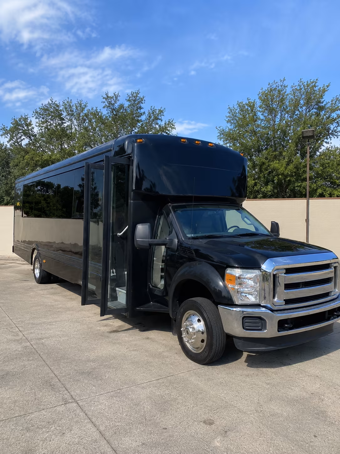 mansfield 20 passenger party bus
